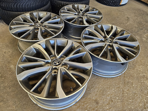 Toyota Original Veljed R 17 + Rõhuandurid
