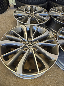 Toyota Original Veljed R 17 + Rõhuandurid (3 foto / 6)