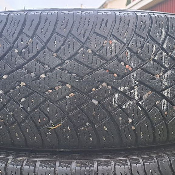 M+S / 215 60 17 / Nokian Hakkapeliitta R5 SUV
