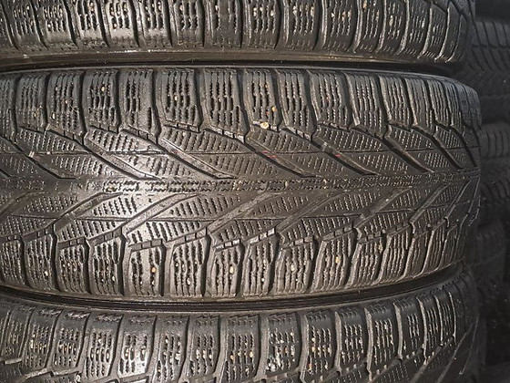 M+S / 215 65 16 / Nokian Hakkapeliitta R2 SUV