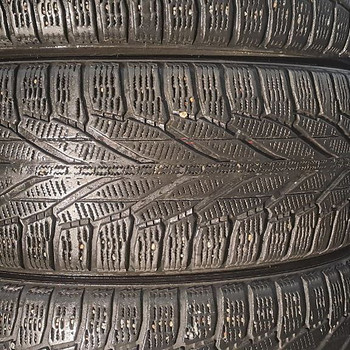 M+S / 215 65 16 / Nokian Hakkapeliitta R2 SUV