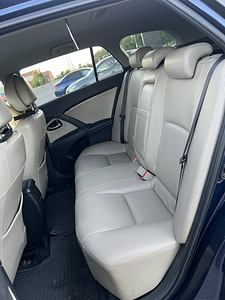 TOYOTA AVENSIS (9 фото из 9)