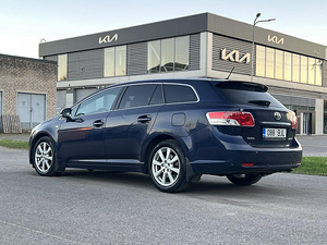 TOYOTA AVENSIS (5 фото из 9)