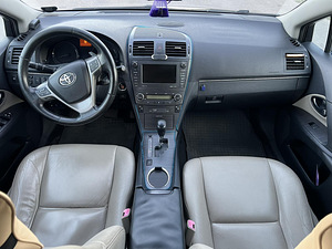 TOYOTA AVENSIS (8 фото из 9)