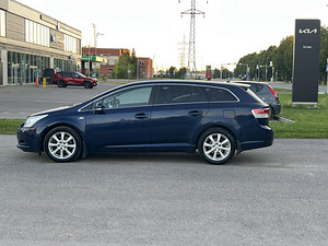 TOYOTA AVENSIS (4 фото из 9)