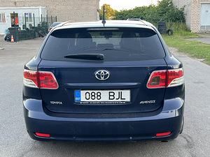 TOYOTA AVENSIS (7 фото из 9)