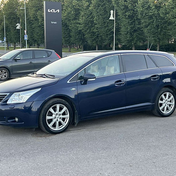 TOYOTA AVENSIS