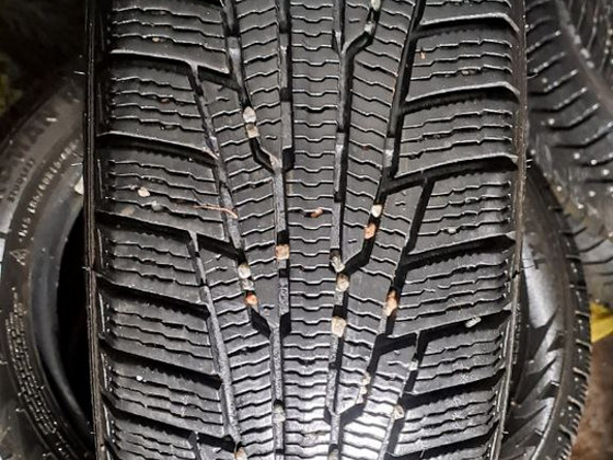 M+S / 185 60 15 / Nokian
