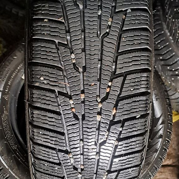 M+S / 185 60 15 / Nokian