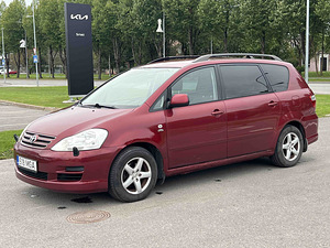 TOYOTA AVENSIS VERSO (1 фото из 10)
