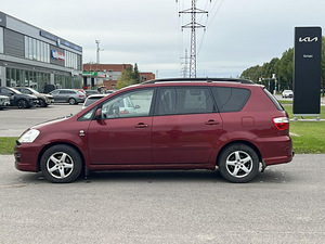TOYOTA AVENSIS VERSO (4 фото из 10)