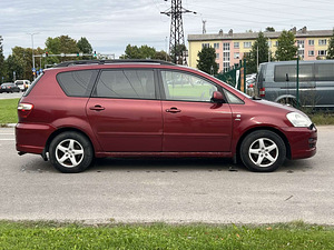 TOYOTA AVENSIS VERSO (5 фото из 10)