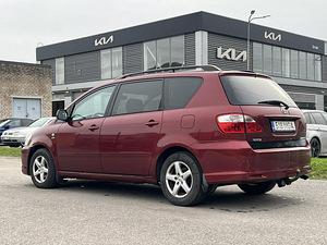 TOYOTA AVENSIS VERSO (6 фото из 10)
