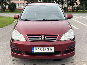 TOYOTA AVENSIS VERSO (3 фото из 10)
