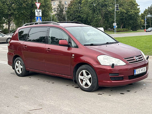 TOYOTA AVENSIS VERSO (2 фото из 10)
