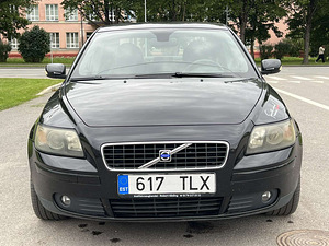 VOLVO S40 (3 фото из 10)