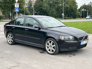 VOLVO S40 (2 фото из 10)