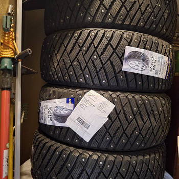 Goodyear ULTRA GRIP ICE ARCTIC 195/50R16 88T