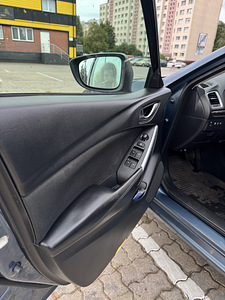 Mazda 6 (8 фото из 12)