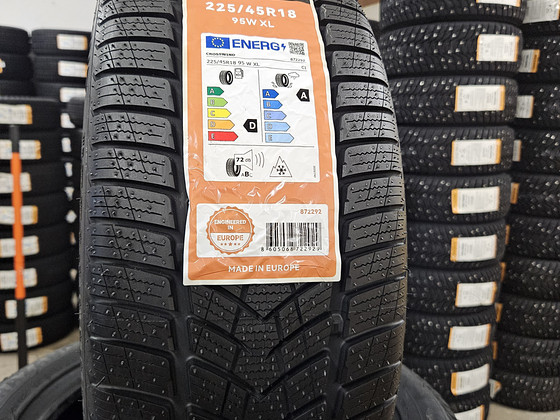 225 45 R 17 Crosswind Grip Peak Winter ( made by Michelin )