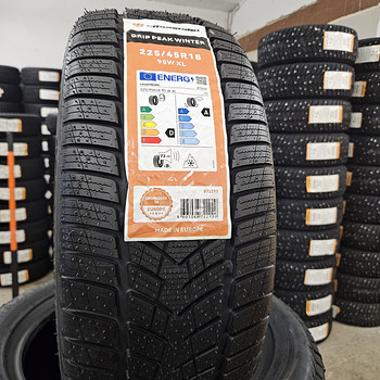 225 45 R 18 Crosswind Grip Peak Winter ( made by Michelin )