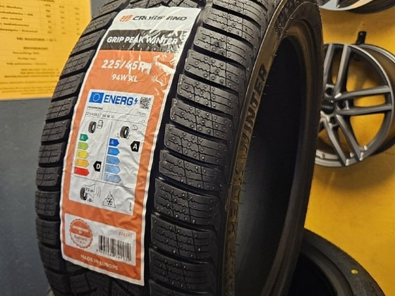 225 45 R 18 Crosswind Grip Peak Winter ( made by Michelin )