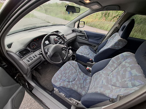 Mitsubishi Space Runner 2.4 (6 фото из 12)