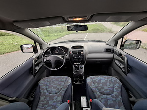 Mitsubishi Space Runner 2.4 (10 фото из 12)