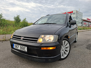 Mitsubishi Space Runner 2.4 (12 фото из 12)