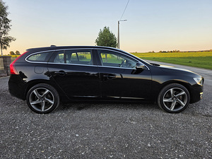 Volvo V60 Plug-In Hybrid AWD Summum 2.4 R5 D6 158kW (5 foto / 15)