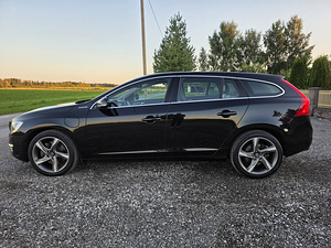 Volvo V60 Plug-In Hybrid AWD Summum 2.4 R5 D6 158kW (6 foto / 15)