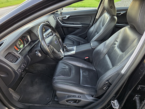 Volvo V60 Plug-In Hybrid AWD Summum 2.4 R5 D6 158kW (7 foto / 15)