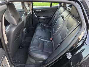 Volvo V60 Plug-In Hybrid AWD Summum 2.4 R5 D6 158kW (8 foto / 15)