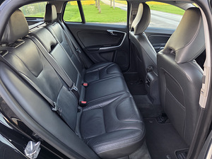 Volvo V60 Plug-In Hybrid AWD Summum 2.4 R5 D6 158kW (9 foto / 15)