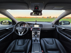 Volvo V60 Plug-In Hybrid AWD Summum 2.4 R5 D6 158kW (11 foto / 15)