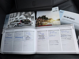 Volvo V60 Plug-In Hybrid AWD Summum 2.4 R5 D6 158kW (13 foto / 15)
