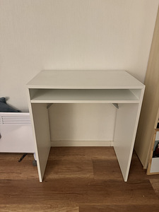 Письменный стол Ikea (2 фото из 3)