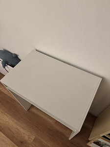 Письменный стол Ikea (3 фото из 3)
