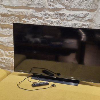 40" Телевизор Samsung UE40H4205 (белые точки на экране)