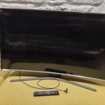48" Smart TV Samsung UE48J6302 (в хорошем состоянии)