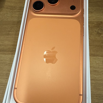 Apple iPhone 17 Pro 256Gb оранжевый, как новый
