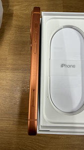 Apple iPhone 17 Pro 256Gb оранжевый, как новый (3 фото из 4)