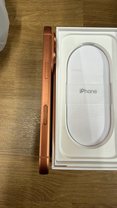 Apple iPhone 17 Pro 256Gb оранжевый, как новый (4 фото из 4)