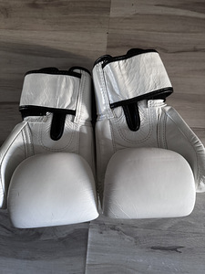 Valged poksi-/muay thai kindad Fairtex 12 oz (2 foto / 3)