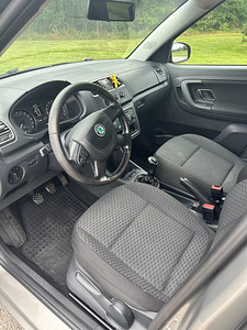 Škoda Roomster 1.6 TDI 77 кВт – 2012 (8 фото из 14)
