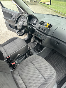 Škoda Roomster 1.6 TDI 77 кВт – 2012 (12 фото из 14)