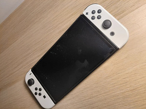 Nintendo Switch OLED 64GB + 2 Joy-Con + Dock (5 foto / 6)