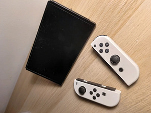 Nintendo Switch OLED 64GB + 2 Joy-Con + Dock (1 foto / 6)