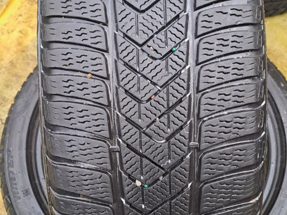 M+S / 225 45 18 / Pirelli