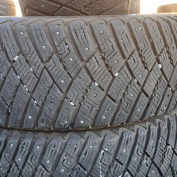 Naastrehvid / 215 60 16 / Goodyear